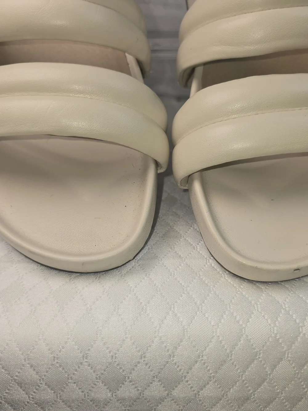 Vionic mayla sandal cream-colored puffer double-strap supportive slide size 10